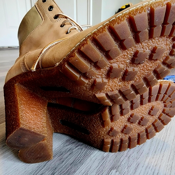 Women's Timberland Heels - Picture 6 of 7